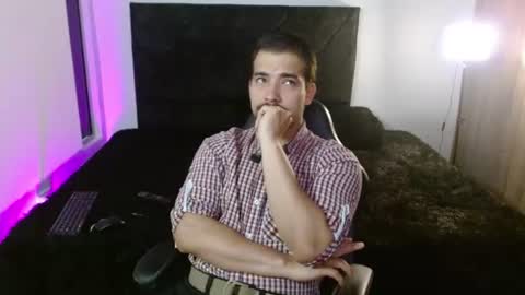 Snapshot of ian_davis chatting on July 11, 2026, 4:32 pm Ian Davis online show from July 11, 2026, 4:32 pm