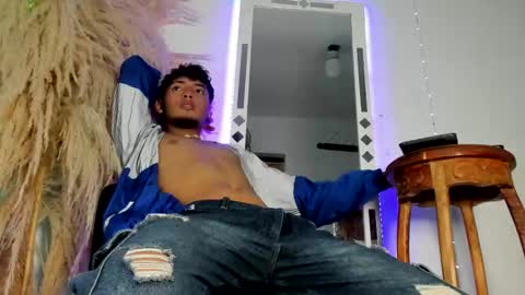 Snapshot of ian_hunter01 chatting on February 17, 2026, 2:24 pm IAN HUNTER online show from February 17, 2026, 2:24 pm