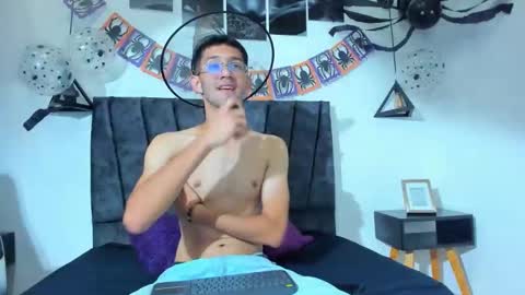 Ian Thompson online show from October 11, 2025, 8:51 pm