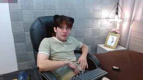 Snapshot of iancute_ chatting on September 22, 2025, 1:02 pm ian online show from September 22, 2025, 1:02 pm