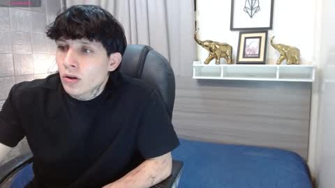 Snapshot of iancute_ chatting on October 30, 2025, 10:32 pm ian online show from October 30, 2025, 10:32 pm