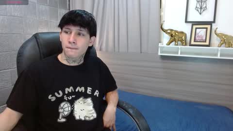 Snapshot of iancute_ chatting on November 1, 2025, 8:33 pm ian online show from November 1, 2025, 8:33 pm