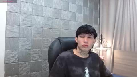 Snapshot of iancute_ chatting on November 4, 2025, 1:43 pm ian online show from November 4, 2025, 1:43 pm