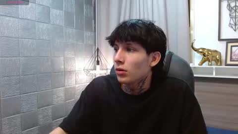 Snapshot of iancute_ chatting on November 7, 2025, 8:42 pm ian online show from November 7, 2025, 8:42 pm