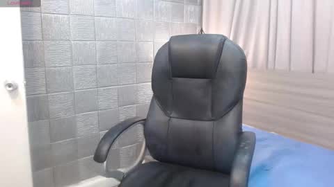 Snapshot of iancute_ chatting on November 21, 2025, 7:12 pm ian online show from November 21, 2025, 7:12 pm