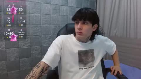 Snapshot of iancute_ chatting on December 4, 2025, 8:17 pm ian online show from December 4, 2025, 8:17 pm