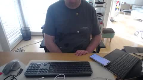 iandy12 online show from April 8, 2026, 6:24 am