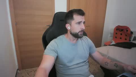 Snapshot of iberian_macho chatting on October 10, 2025, 7:18 am iberian_macho online show from October 10, 2025, 7:18 am