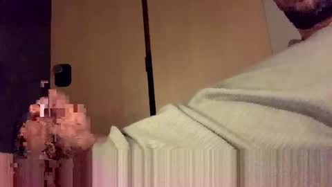 Snapshot of ice_o_later98 chatting on December 16, 2025, 1:43 am ice_o_later98 online show from December 16, 2025, 1:43 am