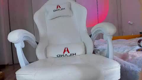 Snapshot of ice_pixie chatting on February 19, 2025, 4:44 pm Nana online show from February 19, 2025, 4:44 pm