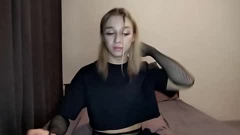 Snapshot of icebenz chatting on December 2, 2025, 2:23 pm Jade online show from December 2, 2025, 2:23 pm