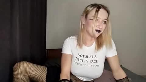 Snapshot of icebenz chatting on December 15, 2025, 2:43 pm Jade online show from December 15, 2025, 2:43 pm