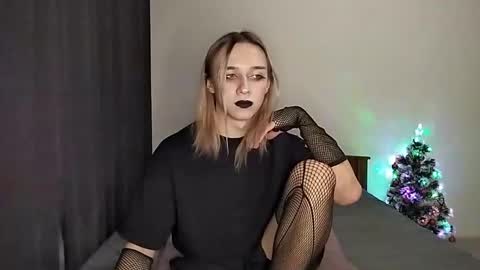 Jade online show from December 22, 2025, 3:53 pm