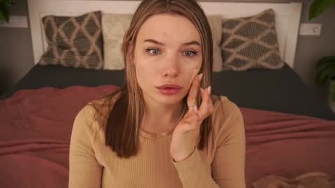 Danielle online show from December 8, 2024, 2:19 pm