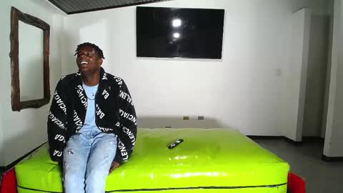 THOMAS AND DAMIAND online show from November 3, 2025, 12:17 pm