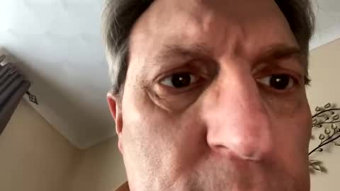 Snapshot of icums4u chatting on February 6, 2025, 2:58 pm icums4u online show from February 6, 2025, 2:58 pm