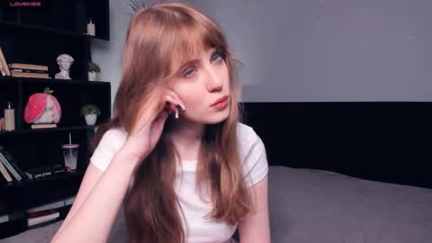 Snapshot of icyhoneybite chatting on November 7, 2025, 8:47 am Jane online show from November 7, 2025, 8:47 am