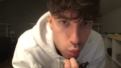 Snapshot of icyninesix chatting on December 19, 2024, 2:12 am icyninesix online show from December 19, 2024, 2:12 am