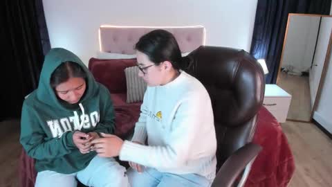 Icy online show from November 5, 2025, 10:15 am