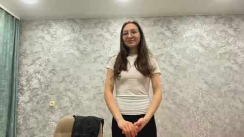 Snapshot of idellmannheim chatting on November 3, 2025, 5:14 pm Sofi online show from November 3, 2025, 5:14 pm