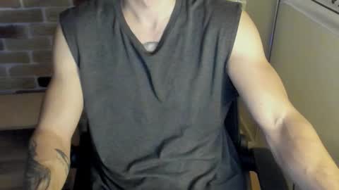 Snapshot of idkiww chatting on October 13, 2025, 7:36 pm yo online show from October 13, 2025, 7:36 pm