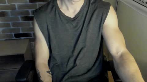 Snapshot of idkiww chatting on October 23, 2025, 8:18 pm yo online show from October 23, 2025, 8:18 pm