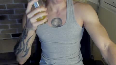 Snapshot of idkiww chatting on November 1, 2025, 8:55 pm yo online show from November 1, 2025, 8:55 pm