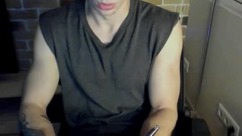 Snapshot of idkiww chatting on November 18, 2025, 8:24 pm yo online show from November 18, 2025, 8:24 pm