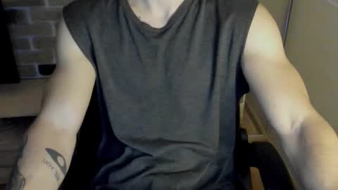 Snapshot of idkiww chatting on November 20, 2025, 7:24 pm yo online show from November 20, 2025, 7:24 pm