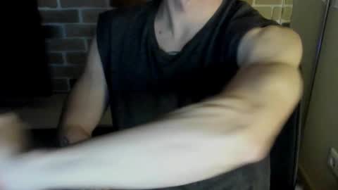 Snapshot of idkiww chatting on November 21, 2025, 7:34 pm yo online show from November 21, 2025, 7:34 pm