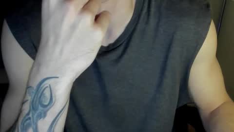 Snapshot of idkiww chatting on November 22, 2025, 8:41 pm yo online show from November 22, 2025, 8:41 pm