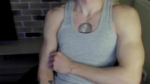 Snapshot of idkiww chatting on November 26, 2025, 7:48 pm yo online show from November 26, 2025, 7:48 pm