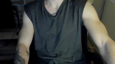 Snapshot of idkiww chatting on November 28, 2025, 9:50 pm yo online show from November 28, 2025, 9:50 pm