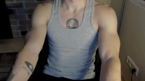 Snapshot of idkiww chatting on December 3, 2025, 8:29 pm yo online show from December 3, 2025, 8:29 pm