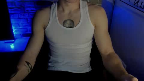 Snapshot of idkiww chatting on December 5, 2025, 8:38 pm yo online show from December 5, 2025, 8:38 pm