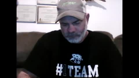 idkwhyidothis348732 online show from February 27, 2025, 11:52 am