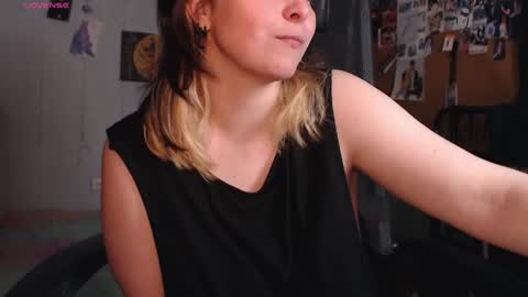 Snapshot of idontknowwhyjojo chatting on May 3, 2026, 10:27 pm Saya online show from May 3, 2026, 10:27 pm