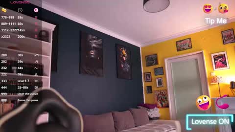 Snapshot of idontlikeguccibelts chatting on October 25, 2025, 4:13 pm Little Flower online show from October 25, 2025, 4:13 pm