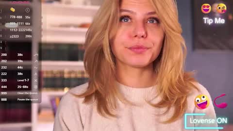 Snapshot of idontlikeguccibelts chatting on October 27, 2025, 3:49 pm Little Flower online show from October 27, 2025, 3:49 pm