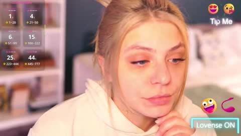 Snapshot of idontlikeguccibelts chatting on October 30, 2025, 4:30 pm Little Flower online show from October 30, 2025, 4:30 pm