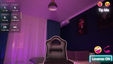 Snapshot of idontlikeguccibelts chatting on November 5, 2025, 4:51 pm Little Flower online show from November 5, 2025, 4:51 pm