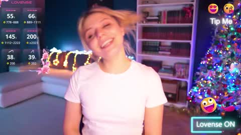 Snapshot of idontlikeguccibelts chatting on December 4, 2025, 8:50 pm Little Flower online show from December 4, 2025, 8:50 pm