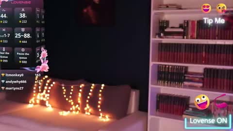 Snapshot of idontlikeguccibelts chatting on December 13, 2025, 7:53 pm Little Flower online show from December 13, 2025, 7:53 pm