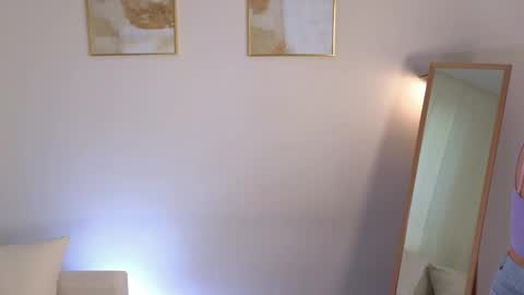 Lisa online show from November 24, 2025, 8:03 am