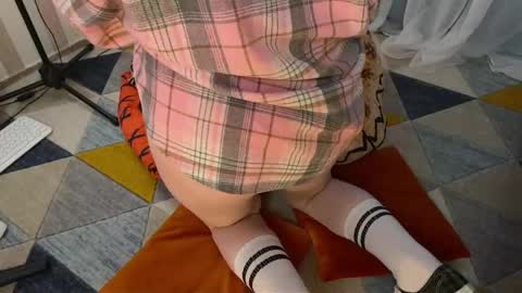 Emmy  help me reach 100 thumbs up online show from June 1, 2026, 11:45 am