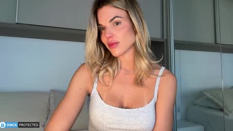 Snapshot of iiivy_ chatting on November 20, 2025, 9:58 pm Ivy online show from November 20, 2025, 9:58 pm