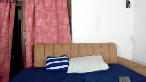 iisabella11 online show from May 26, 2026, 6:53 am
