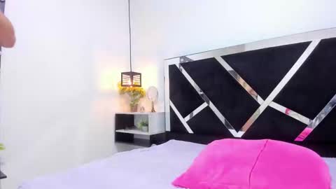 Isabella online show from November 19, 2025, 1:55 pm