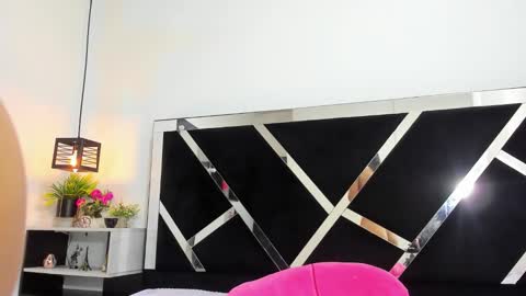 Isabella online show from January 14, 2026, 12:55 pm