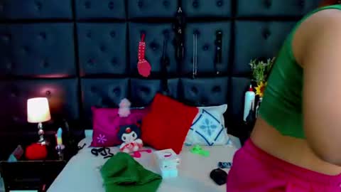 Snapshot of iisalombardi chatting on June 22, 2026, 2:35 am iisalombardi online show from June 22, 2026, 2:35 am